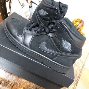 Air jordan 1 mid triple Black